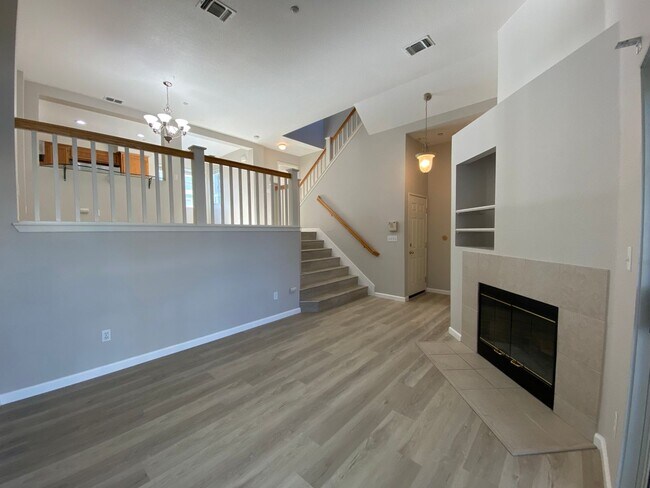 Foto del edificio - PENDING - Extraordinary Portside Village Property