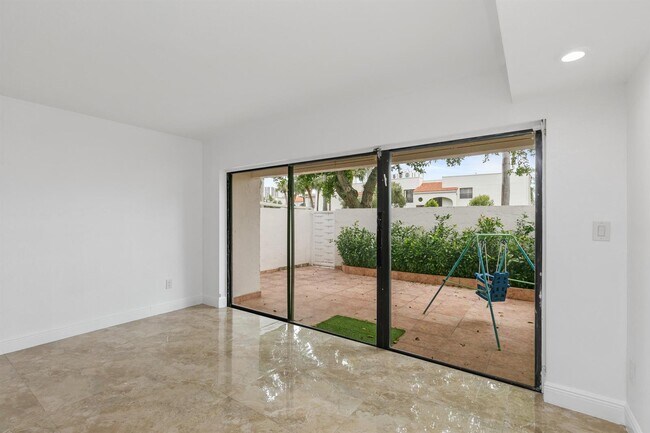 Foto del edificio - 3530 Magellan Cir
