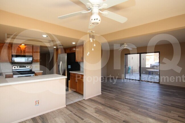 Building Photo - 13263 N Vandalia Dr