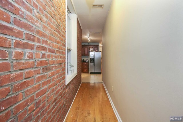 Building Photo - 204 38th St