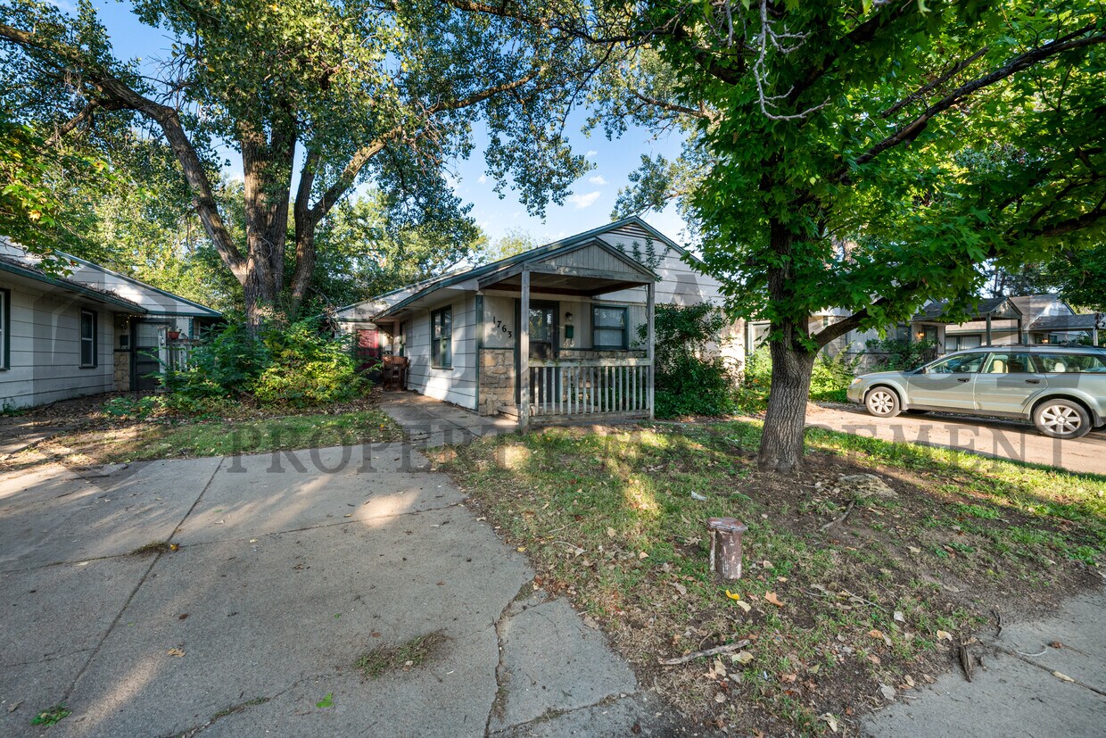 Primary Photo - 1763 N Woodrow Ct