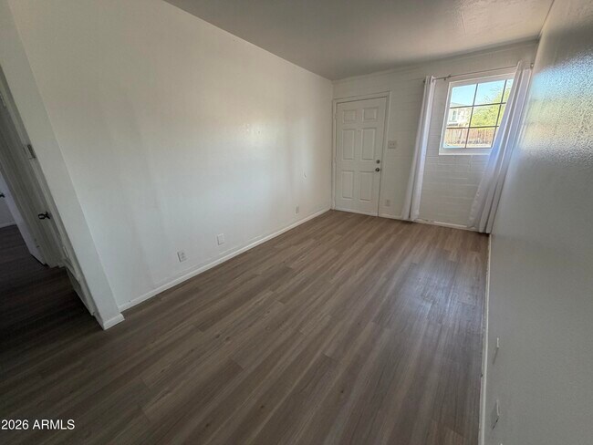 Foto del edificio - 2150 W Missouri Ave