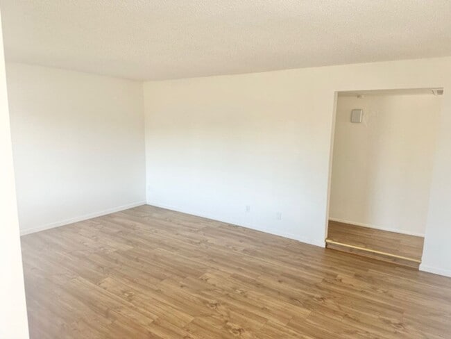Building Photo - Come settle in and make 4402 W. Altadena A...