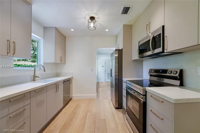 Building Photo - 5830 SW 51st St