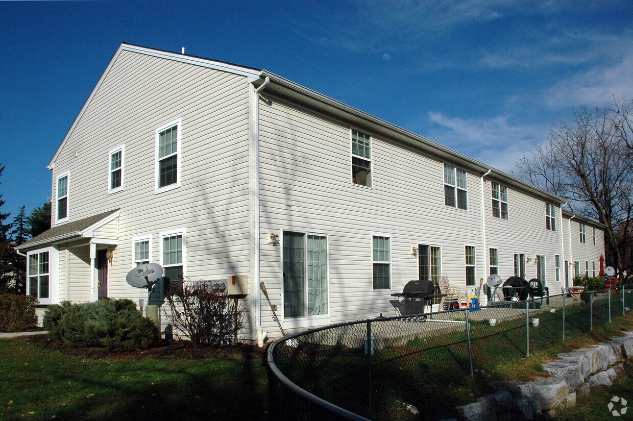 Building Photo - 3750 Columbia Ave