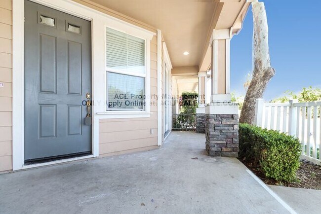 Foto del edificio - Spacious 3-Bed, 2.5-Bath Home in Prime Bre...
