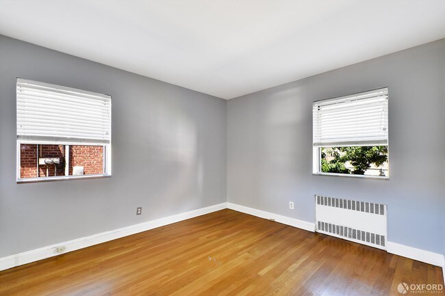 Building Photo - 75-15 Pitkin Avenue