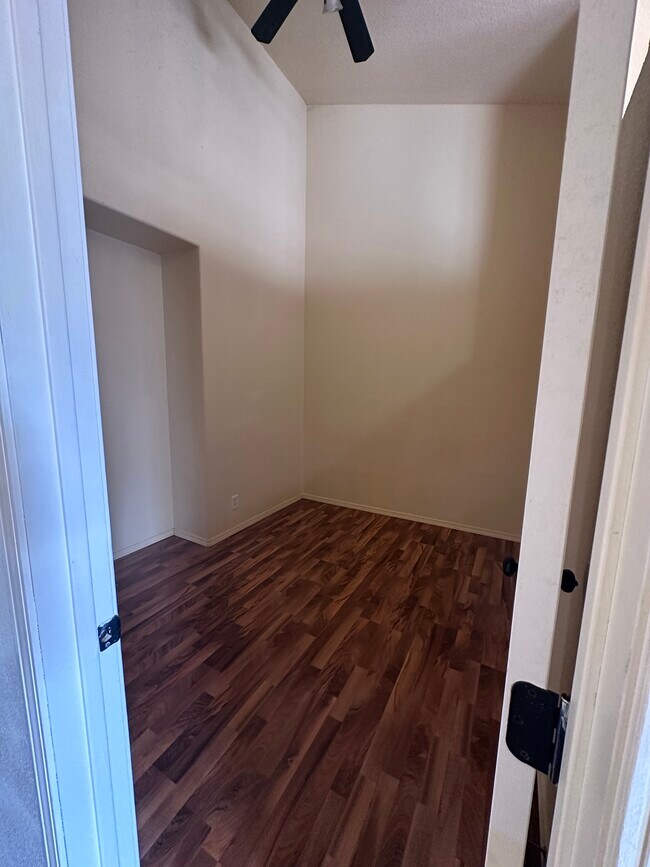 Foto del edificio - 4986 Raintree Cir