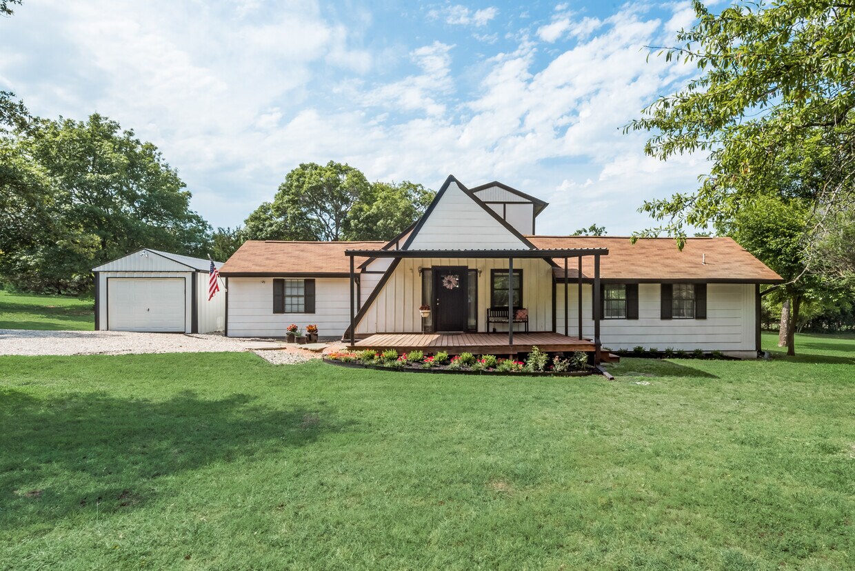 Foto principal - 1131 Redbud Ln