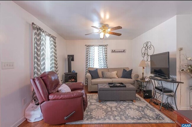 Foto del edificio - Charming 2 Bedroom Cottage in Free Union