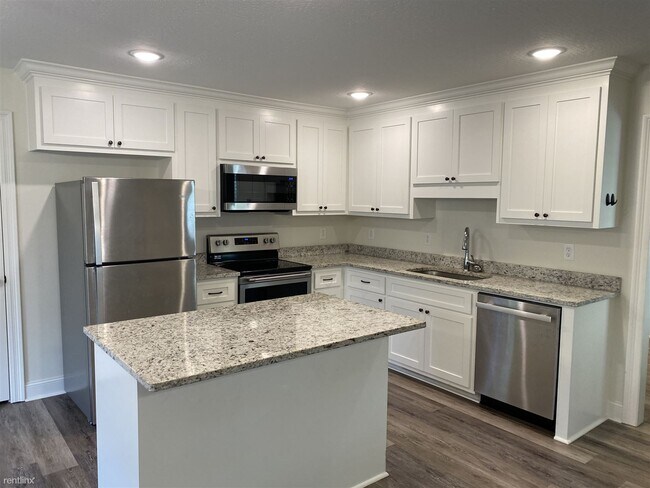 Foto del edificio - 3 br, 2 bath House - 109 Williams St