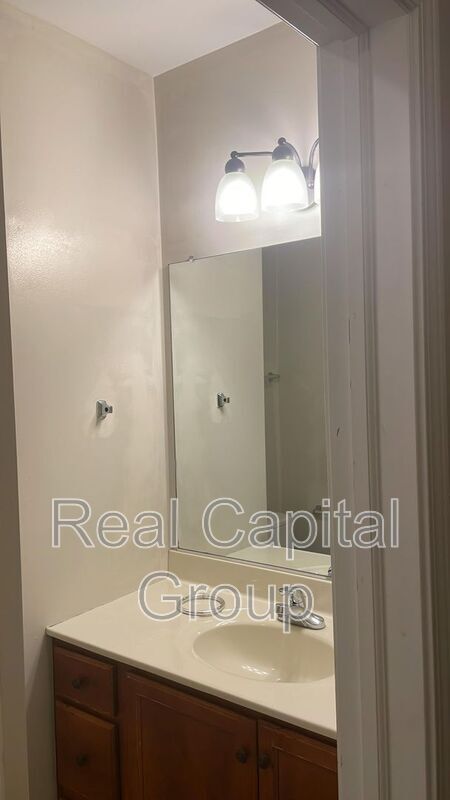 Building Photo - 709 Townsend Pl