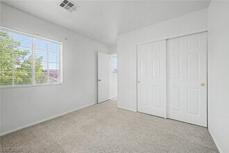 Building Photo - 10547 Lilac Tree Ave