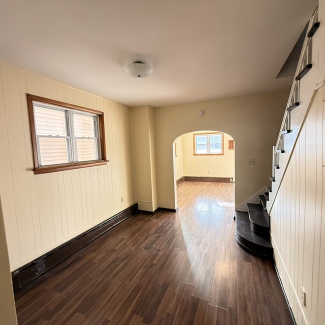 Building Photo - 713 S Front St