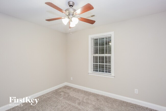 Foto del edificio - 8335 McCarron Way
