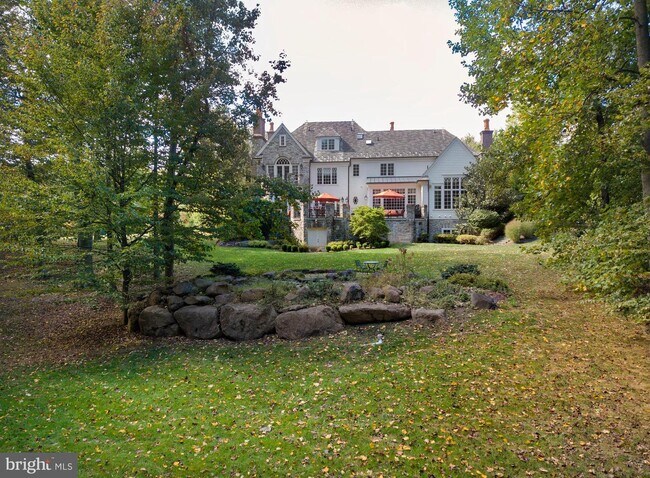 Building Photo - 60 Farrier Ln