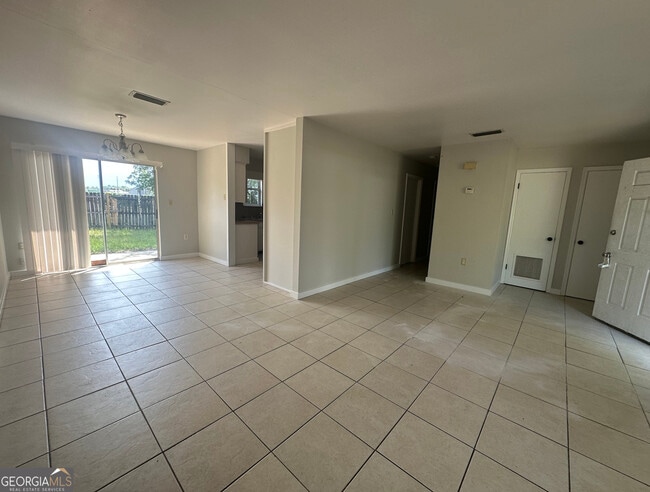 Building Photo - 520 Chateau Cir
