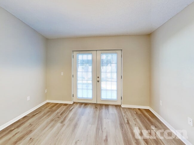 Foto del edificio - 7403 High Bluff Rd N