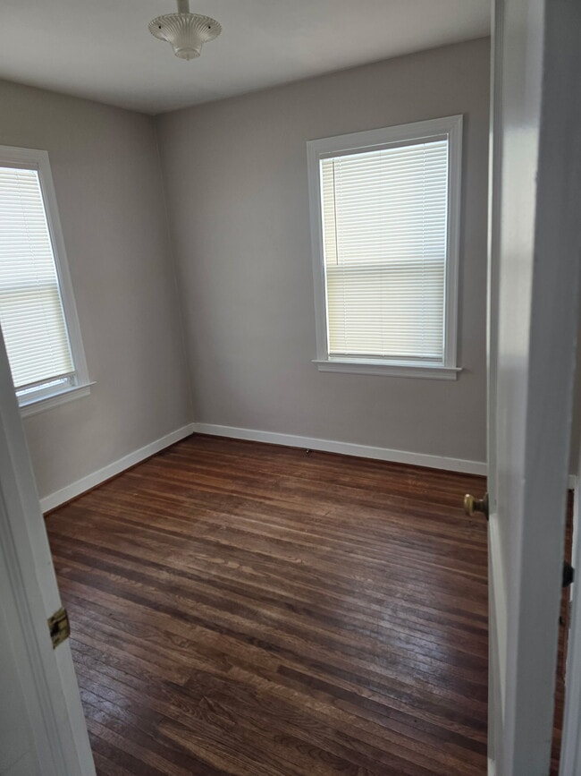 Foto del edificio - 2029 W Forrest Hill Ave