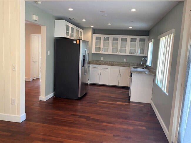 Building Photo - 2/1 Single Family Home in College Park