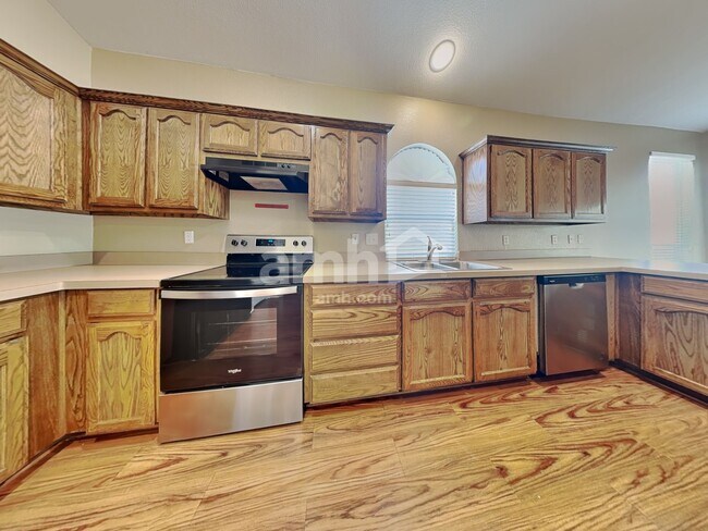 Foto del edificio - 9904 Henna Ln