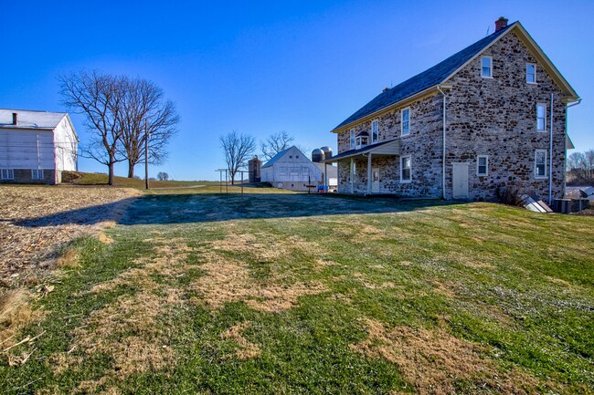 Building Photo - 796 Long Ln