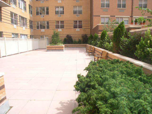 Building Photo - 444 Manhattan Ave