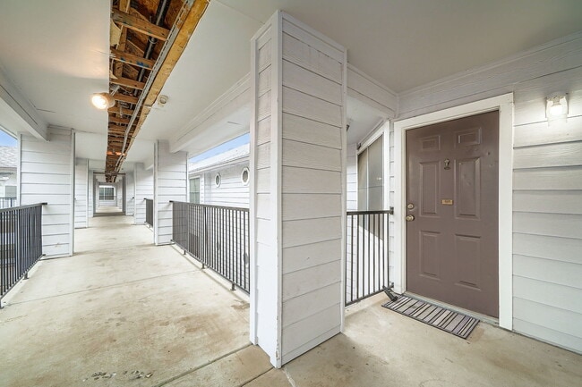 Building Photo - 501 W 26th St