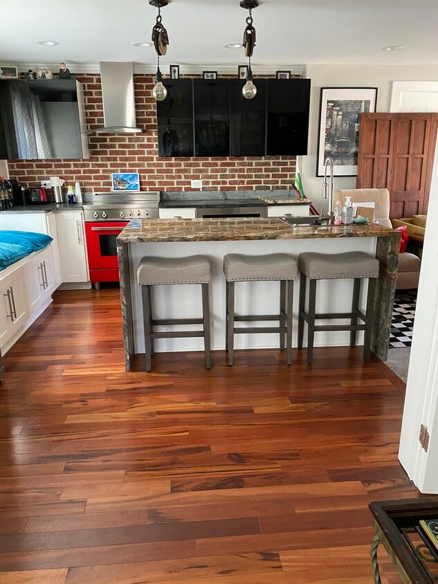 Bertazonni stove, Samsung quad fridge and more - 2502 Valley Way