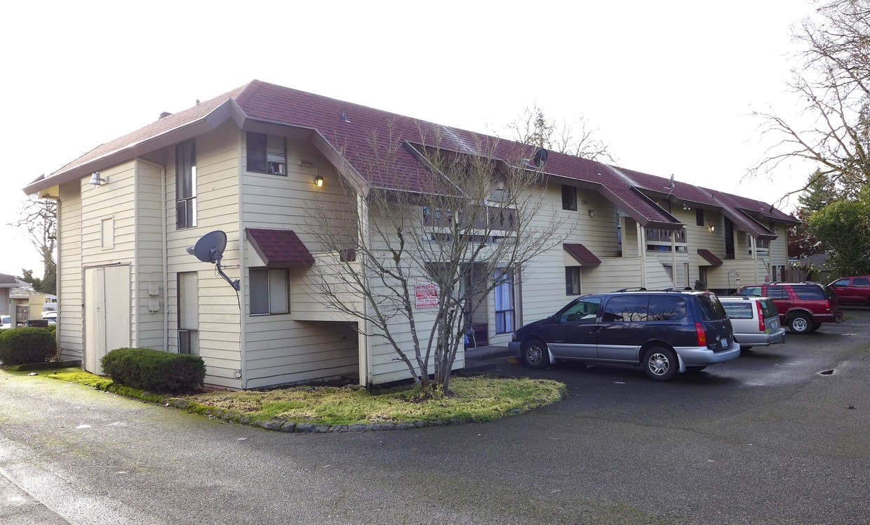 Primary Photo - Lake Center Apartments