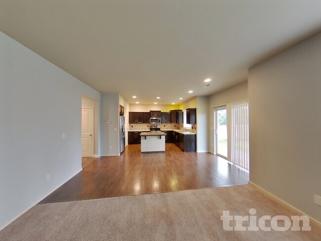 Foto del edificio - 730 205th St Ct E