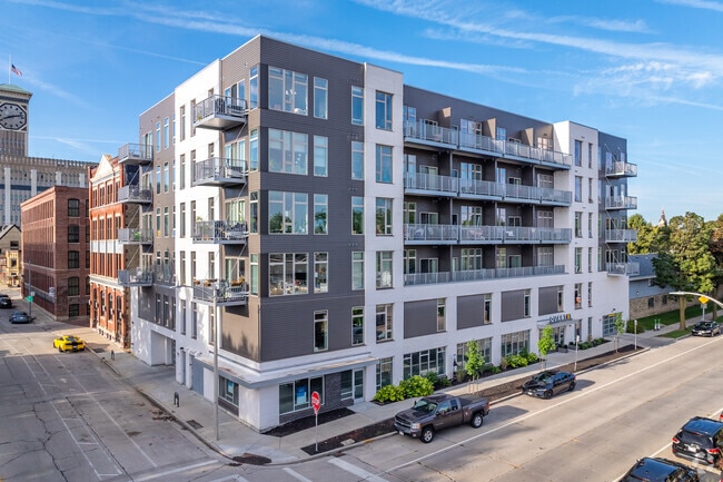 Building Photo - Quartet Apartments
