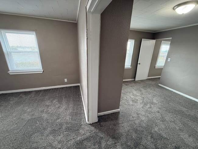 Building Photo - 206 Locust St