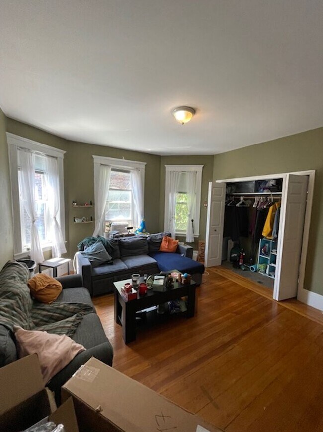 Building Photo - 15 Litchfield St