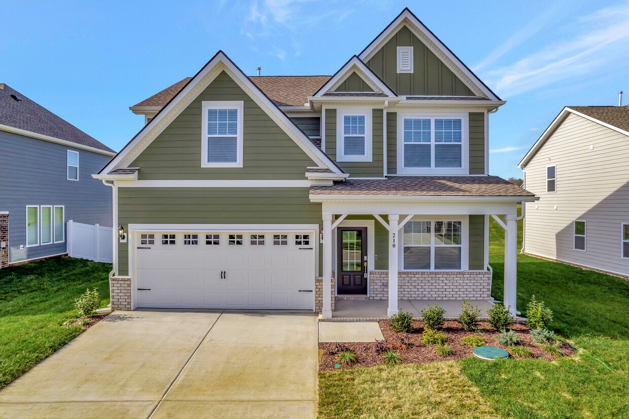 Primary Photo - 210 Goldfinch Road