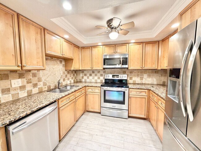 Building Photo - **LELY COUNTRY CLUB** 2 BED + LOFT / 2 BAT...