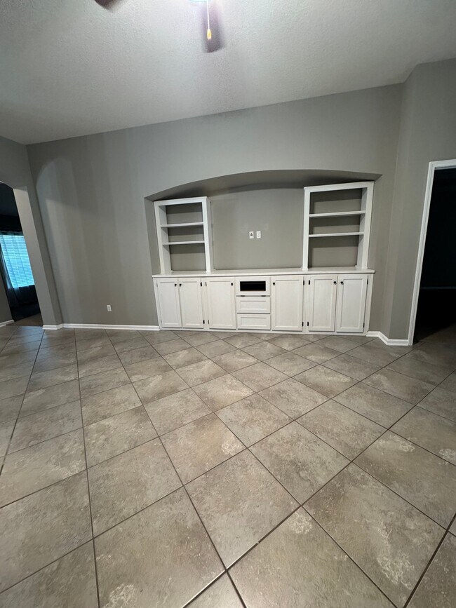 Foto del edificio - 5409 Parkside Lakes Dr