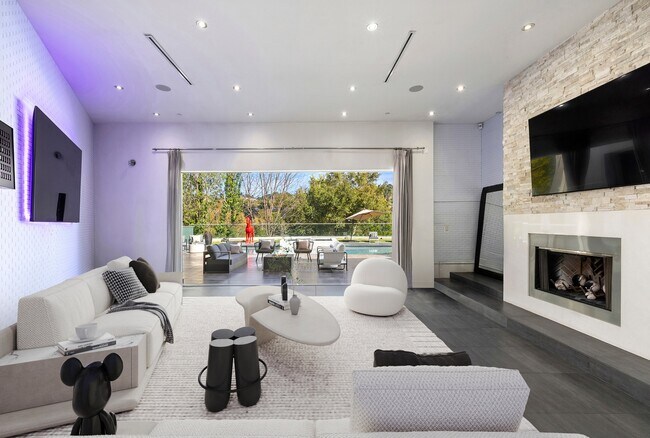 Building Photo - 2666 Hutton Dr