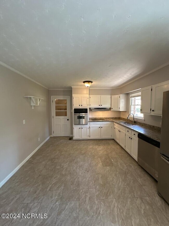 Foto del edificio - 305 Forest Grove Ave