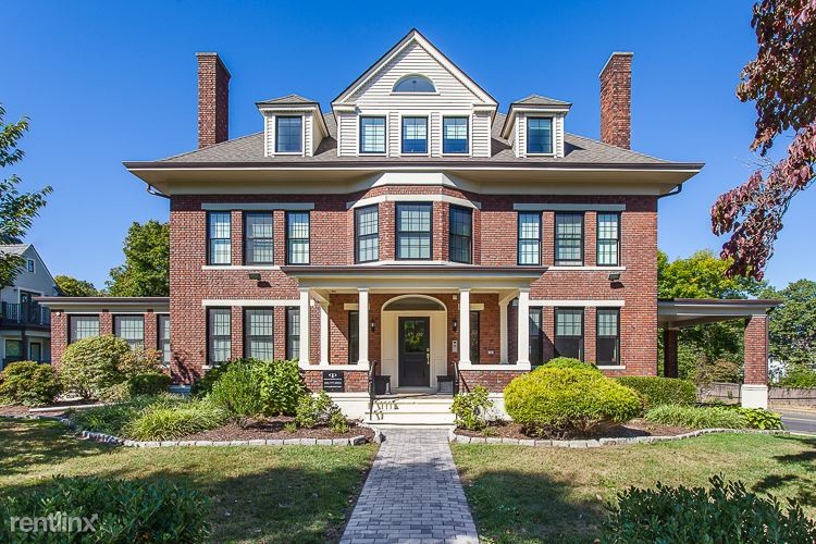 Primary Photo - 682 Prospect St