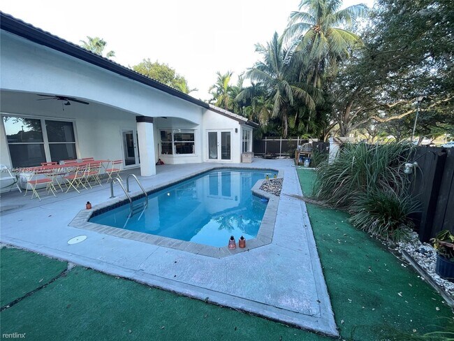 Foto del edificio - 4 br, 2.5 bath House - 16182 SW 79th Ter