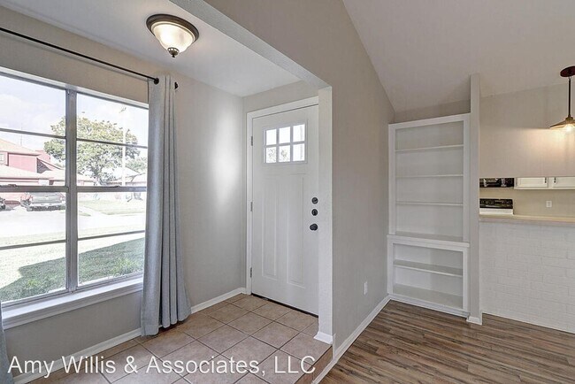 Foto del edificio - 3 br, 2 bath House - 913 Saint Timothy St