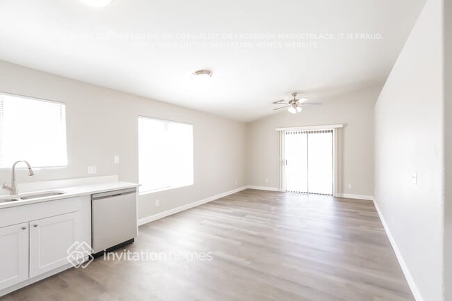 Foto del edificio - 8647 W Mariposa Dr