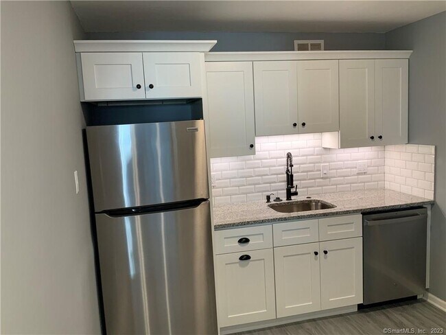 Foto del edificio - 887 Farmington Ave