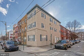 Building Photo - 916 Catharine St