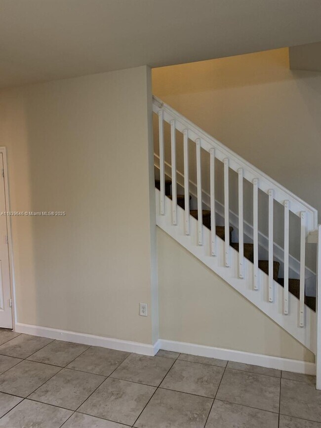 Foto del edificio - 585 SE 32nd Terrace