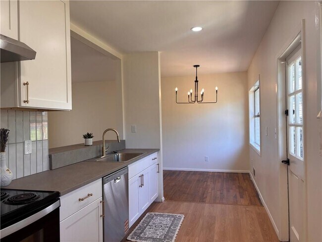 Foto del edificio - 5009 Crowe Dr SE