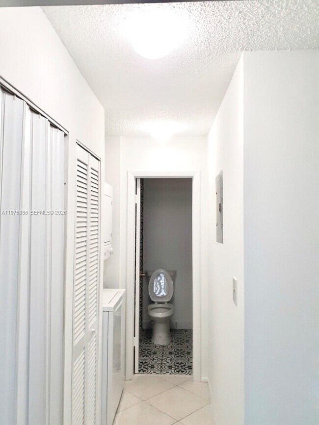 Foto del edificio - 10057 Winding Lake Rd