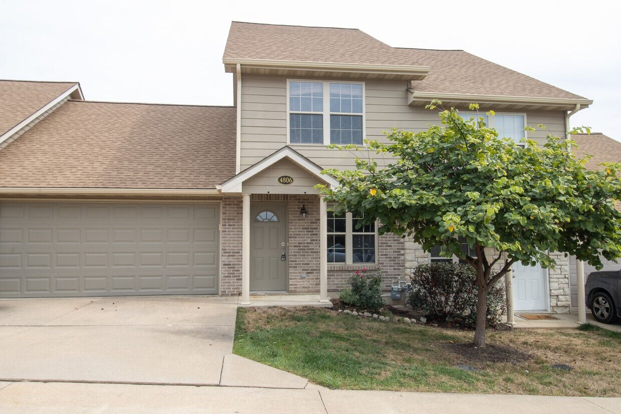 Primary Photo - Condominium Convenience in Columbia!