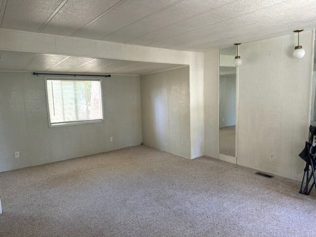 Foto del edificio - 3 bedroom mobile home with garage and bonus room